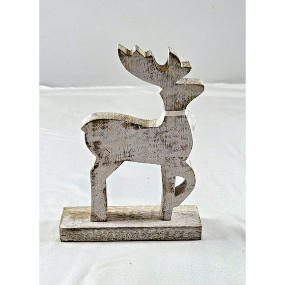 Shabby Chic Wooden Reindeer – Whitewashed Christmas Decor - Picture 3 of 4
